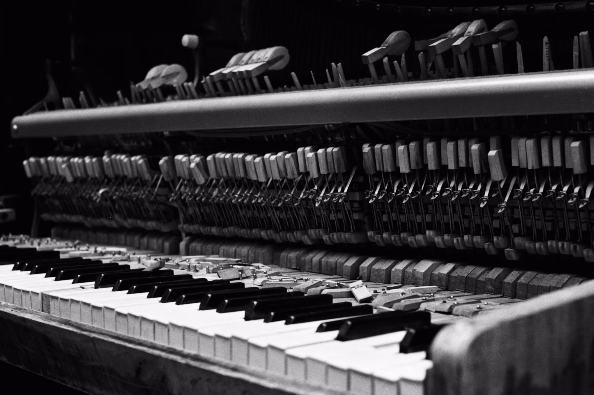 The Evolution of Jazz Piano: From Traditional Roots to Contemporary Innovation
